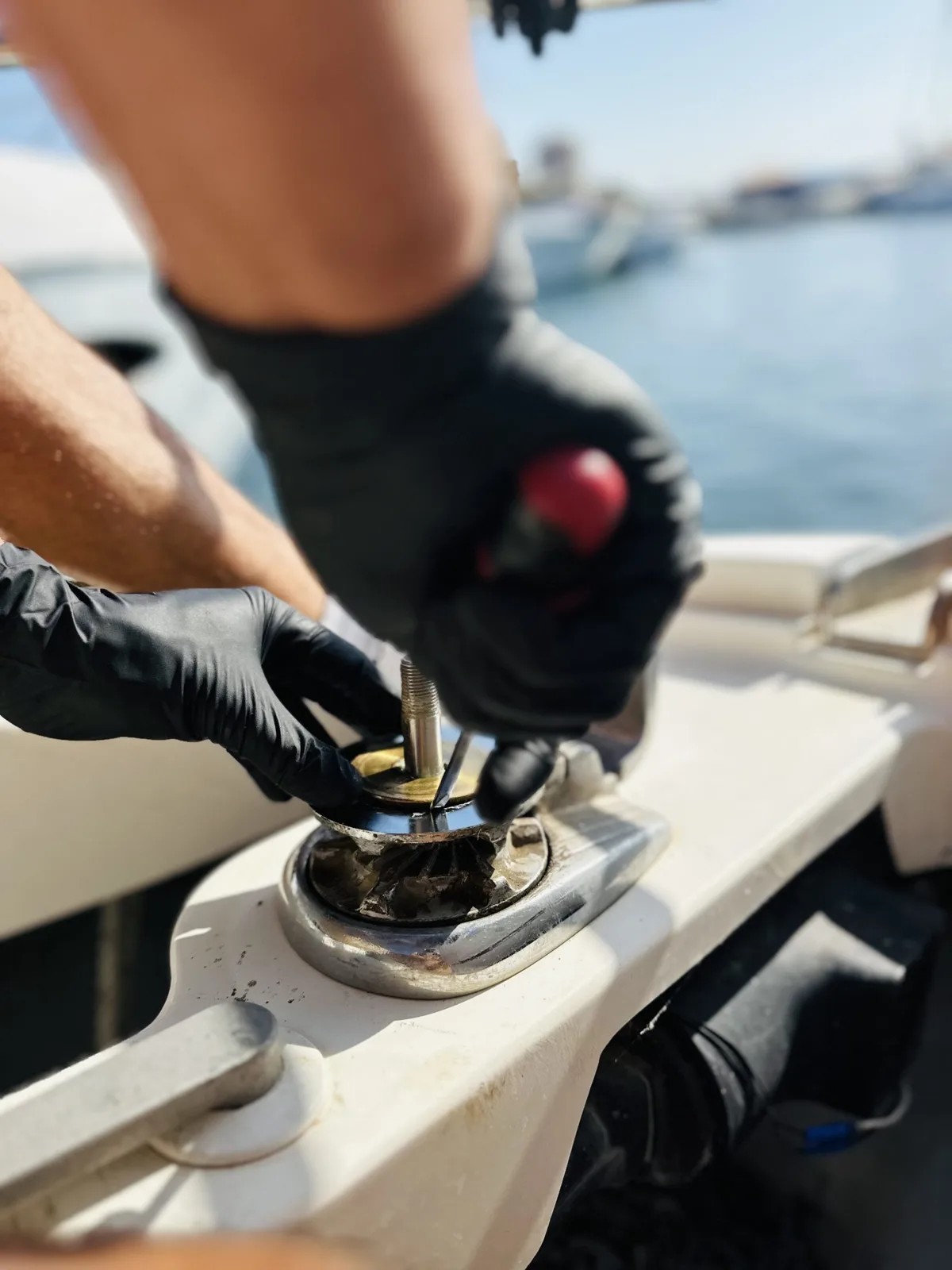 Remplacement d’un guindeau sur un motor yacht à Fréjus