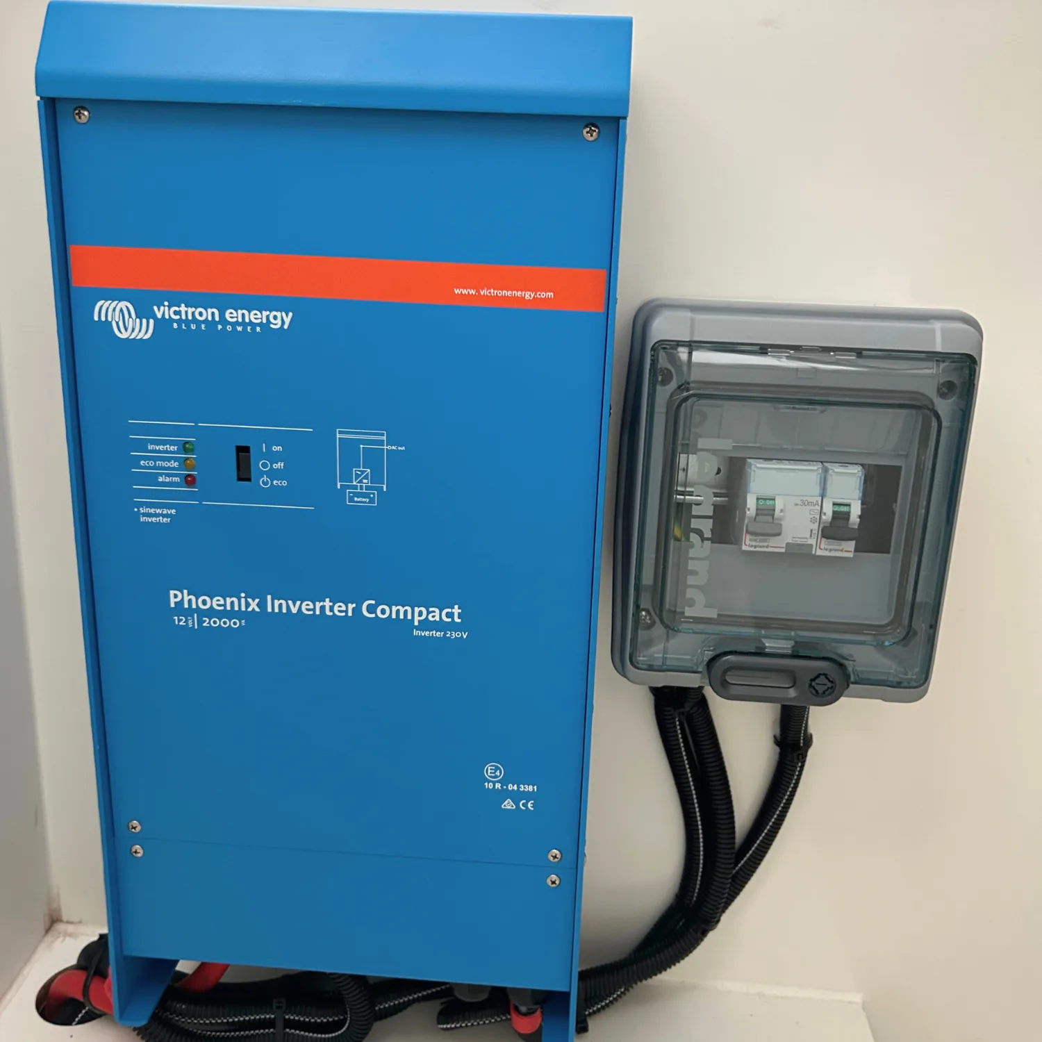 Installation d’un convertisseur Victron sur un Cap Camarat 10.5