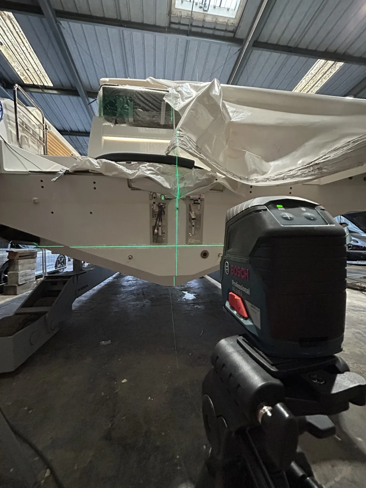 Installation de spots sous-marins sur Cap Camarat 12.5 WA