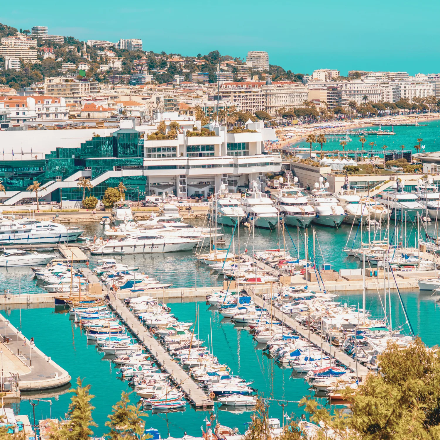 Préparation d’un Cap Camarat 9.0 neuf pour le salon de Cannes