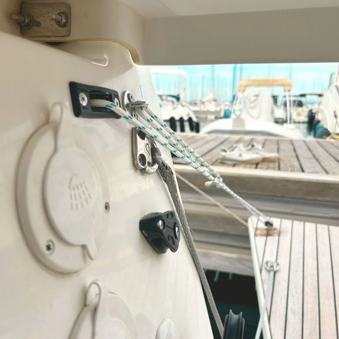 Mécanisation de jupe sur un Dufour 390 à Cannes