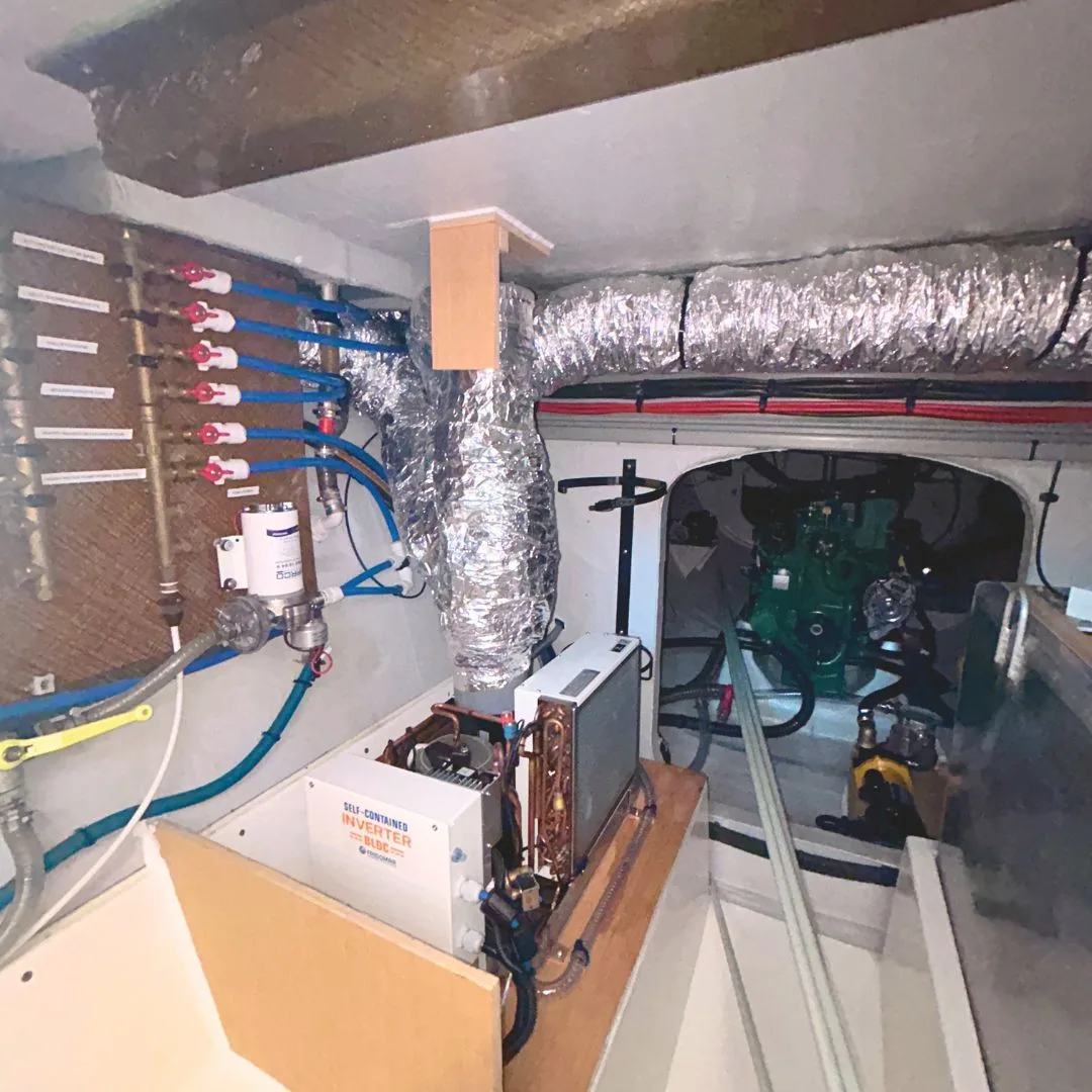 Installation d’une climatisation Frigomar sur un Neel 43 dans le Var