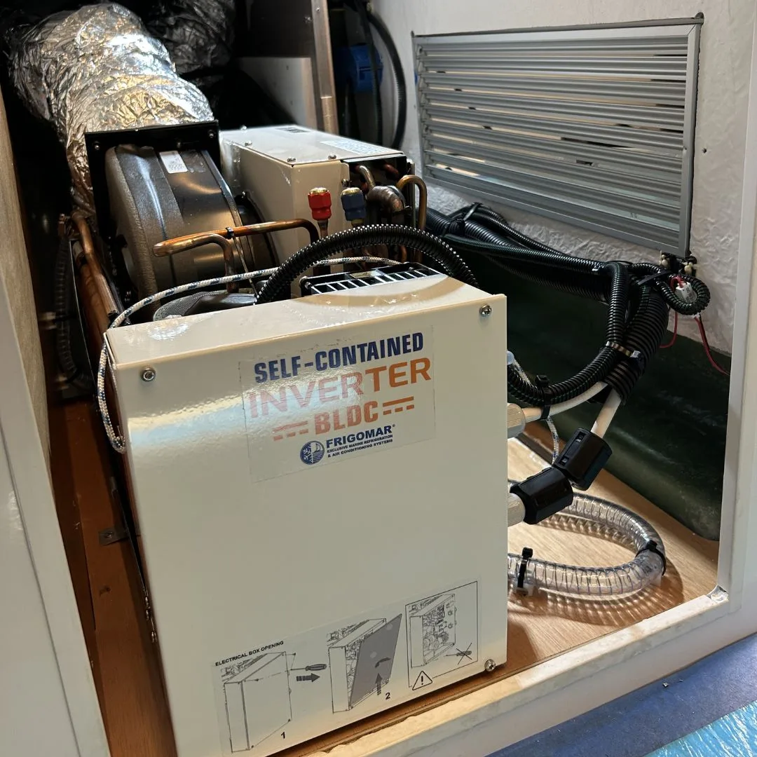 Installation d’une clim Frigomar sur une Merry Fisher 895 à Menton